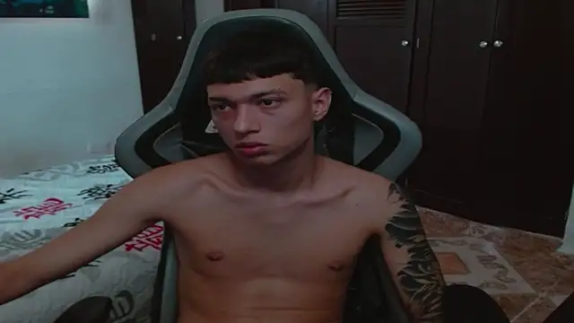 Snapshot of aaron_blug chatting on March 19, 2025, 5:06 pm aaron blug online show from March 19, 2025, 5:06 pm