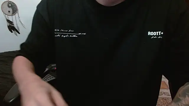 Snapshot of aaron_blug chatting on October 13, 2025, 9:04 pm aaron blug online show from October 13, 2025, 9:04 pm