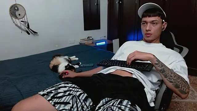 aaron blug online show from December 20, 2025, 12:18 am