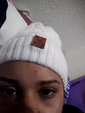 Snapshot of _Miaaleon chatting on November 15, 2025, 9:28 am Miaaleon online show from November 15, 2025, 9:28 am