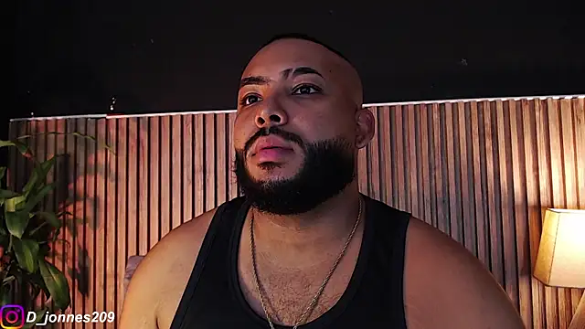 Snapshot of DilanJonnes_ chatting on September 13, 2025, 10:42 pm DilanJonnes online show from September 13, 2025, 10:42 pm