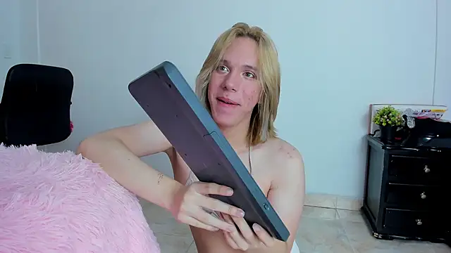  Little angel69 online show from December 18, 2024, 5:21 pm