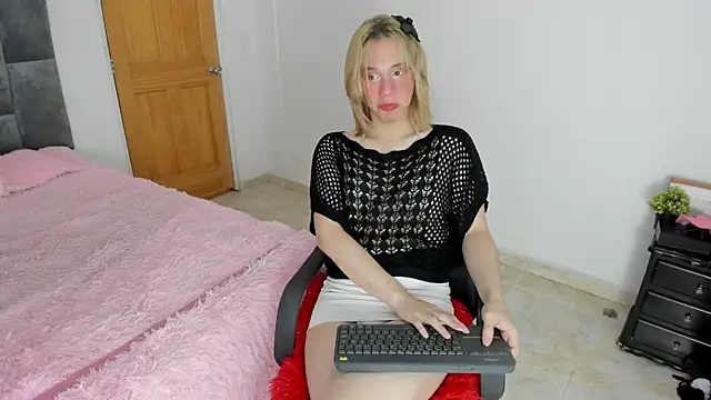  Little angel69 online show from February 28, 2025, 1:47 pm