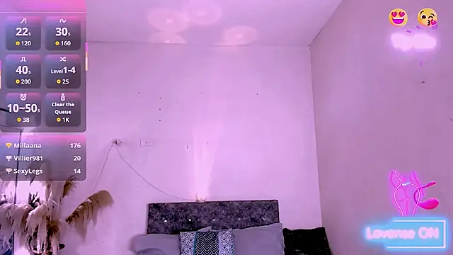 carolinemiller7 online show from March 22, 2026, 9:51 pm