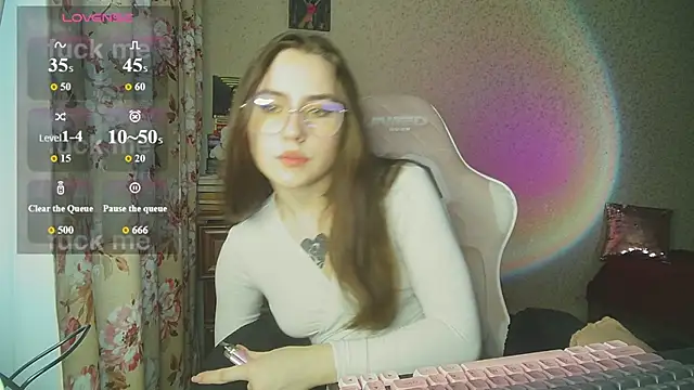 Snapshot of Aurora_workerr chatting on July 21, 2026, 1:35 pm Aurora workerr online show from July 21, 2026, 1:35 pm