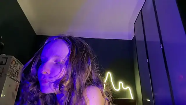 MikkyMoony online show from October 9, 2025, 7:01 pm