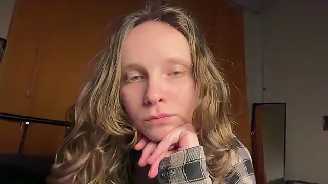 MikkyMoony online show from October 25, 2025, 7:30 pm