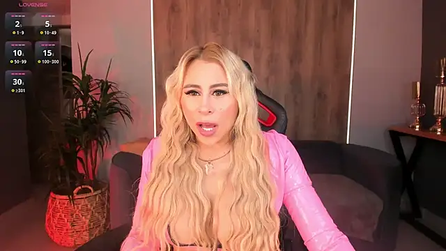 KylieCooper online show from January 20, 2025, 3:07 pm