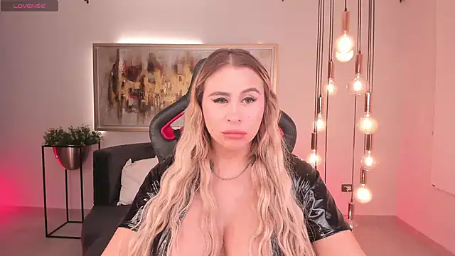 KylieCooper online show from September 15, 2025, 10:26 am