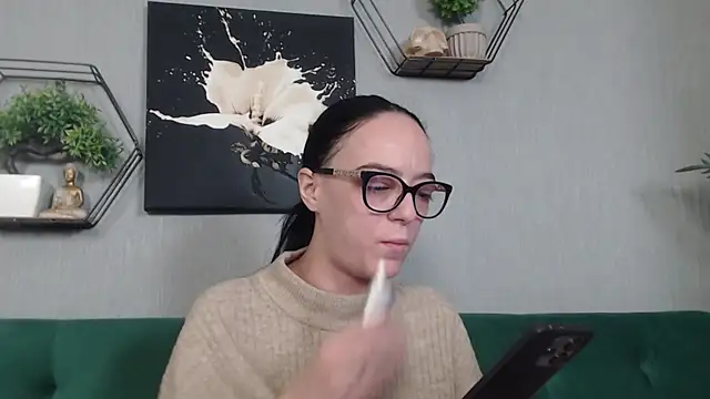 Snapshot of IzabelllNoir chatting on February 11, 2026, 8:30 am IzabelllNoir online show from February 11, 2026, 8:30 am