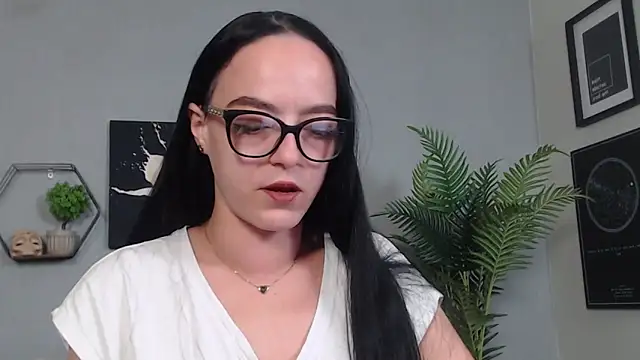 IzabelllNoir online show from April 22, 2026, 10:17 am