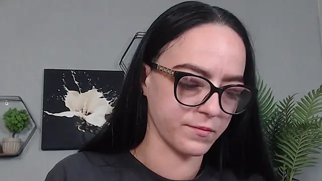 IzabelllNoir online show from April 24, 2026, 9:01 am