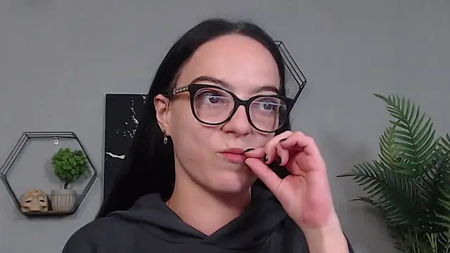 IzabelllNoir online show from May 7, 2026, 7:58 am