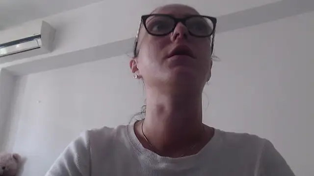IzabelllNoir online show from June 8, 2026, 8:15 am