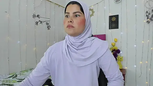 AishaAmin  online show from March 4, 2025, 12:12 pm