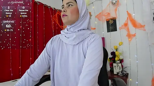 AishaAmin  online show from November 4, 2025, 2:43 am