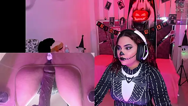 PetiteSophie  online show from October 19, 2025, 7:47 pm