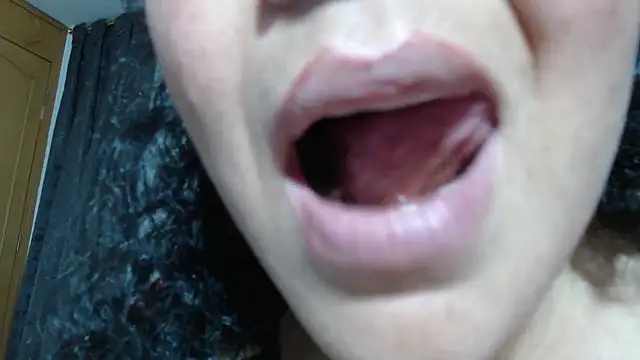 Snapshot of Sharickleon11 chatting on February 4, 2025, 2:28 am Sharickleon11 online show from February 4, 2025, 2:28 am