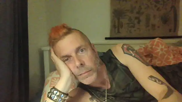Snapshot of SHARPSkinhead chatting on May 22, 2026, 8:58 pm SHARPSkinhead online show from May 22, 2026, 8:58 pm