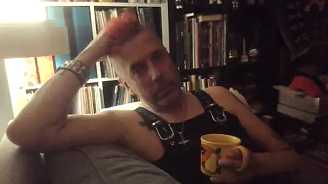 Snapshot of SHARPSkinhead chatting on June 7, 2026, 9:40 pm SHARPSkinhead online show from June 7, 2026, 9:40 pm