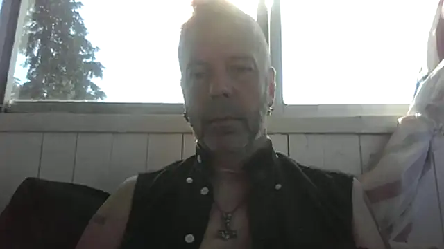 Snapshot of SHARPSkinhead chatting on June 8, 2026, 6:47 am SHARPSkinhead online show from June 8, 2026, 6:47 am