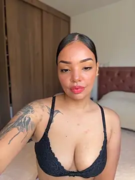 Sara LipsX online show from June 21, 2026, 7:49 pm