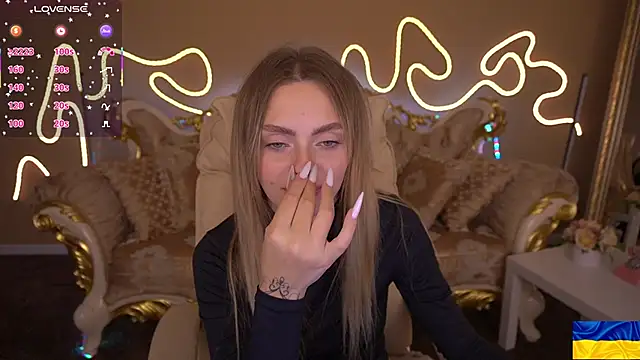 ChloeBrightt online show from October 13, 2025, 8:20 pm