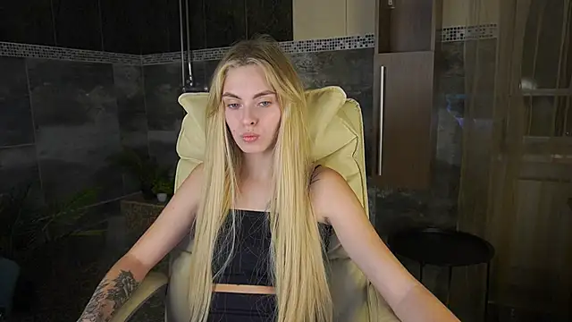 ChloeBrightt online show from November 26, 2025, 9:05 pm