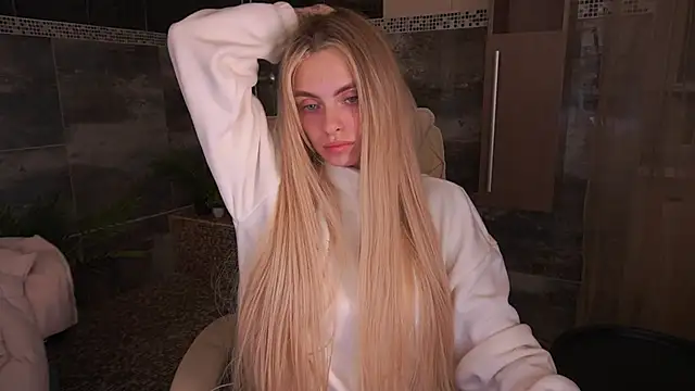 ChloeBrightt online show from December 1, 2025, 9:09 pm