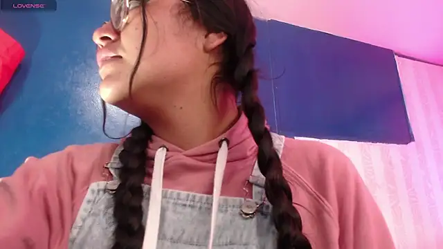 vitoria23  online show from April 17, 2026, 2:20 pm