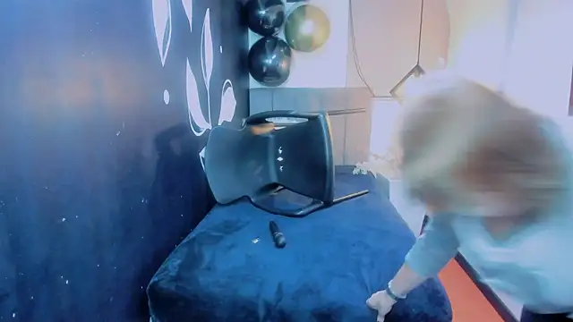 Snapshot of ScarletHoot_ chatting on December 4, 2024, 6:17 pm ScarletHoot  online show from December 4, 2024, 6:17 pm