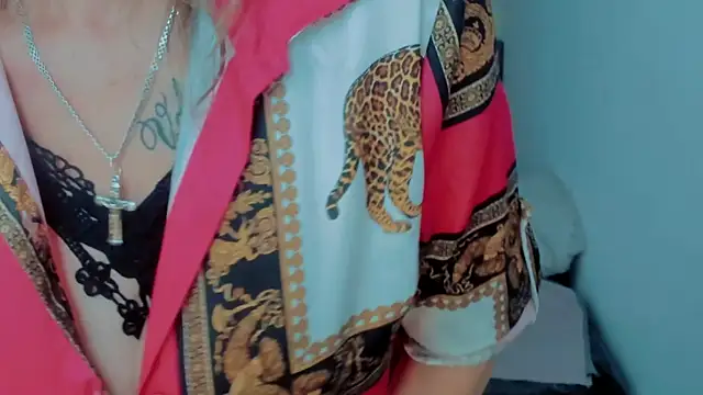 Snapshot of ScarletHoot_ chatting on December 20, 2024, 6:02 pm ScarletHoot  online show from December 20, 2024, 6:02 pm