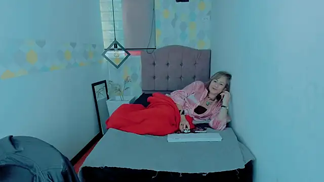 Snapshot of ScarletHoot_ chatting on December 21, 2024, 3:53 pm ScarletHoot  online show from December 21, 2024, 3:53 pm