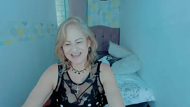 Snapshot of ScarletHoot_ chatting on January 7, 2025, 5:53 pm ScarletHoot  online show from January 7, 2025, 5:53 pm