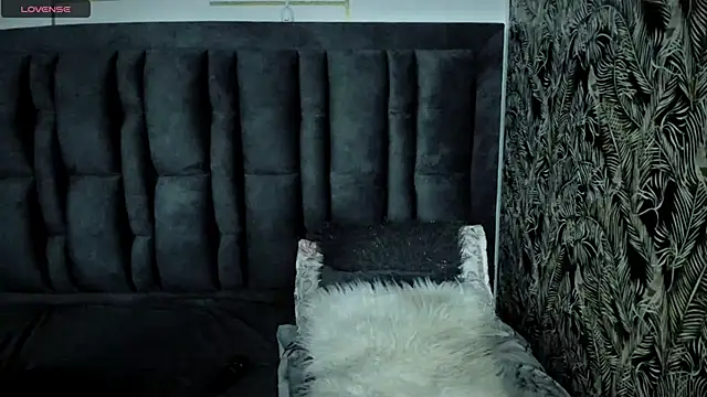 Snapshot of ScarletHoot_ chatting on October 13, 2025, 11:32 am ScarletHoot  online show from October 13, 2025, 11:32 am