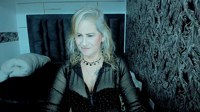 Snapshot of ScarletHoot_ chatting on October 22, 2025, 11:54 am ScarletHoot  online show from October 22, 2025, 11:54 am