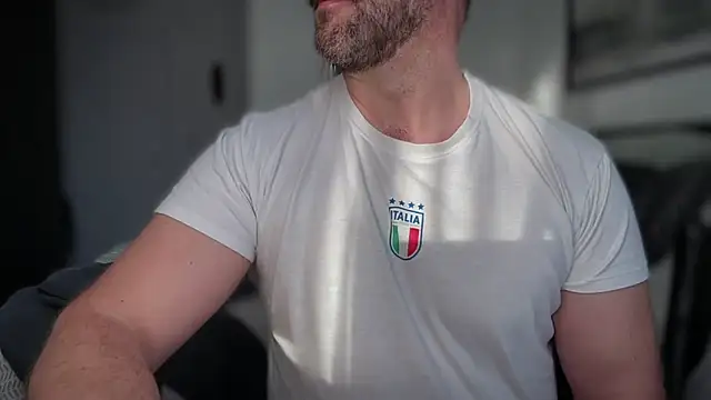 Mr Beef online show from December 14, 2025, 2:33 pm