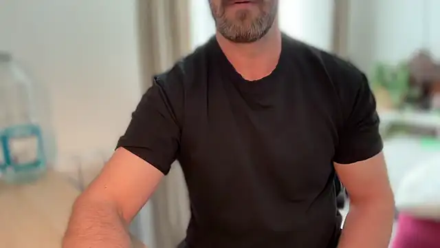 Mr Beef online show from May 4, 2026, 10:11 am