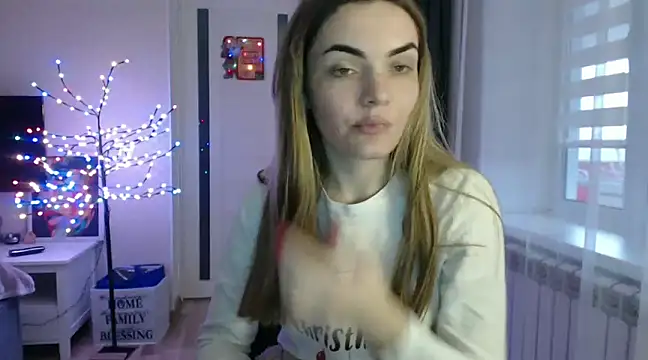  JustmeHere  online show from December 23, 2024, 1:24 pm