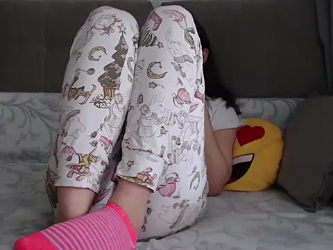 Snapshot of _JustmeHere_ chatting on October 19, 2025, 8:04 am JustmeHere online show from October 19, 2025, 8:04 am