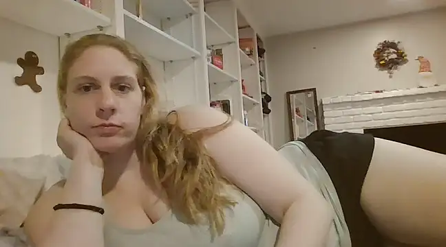 Snapshot of MsLG12301 chatting on March 7, 2025, 12:04 am MsLG12301 online show from March 7, 2025, 12:04 am