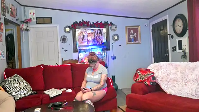 Lisalovely6981 online show from February 2, 2026, 9:13 pm