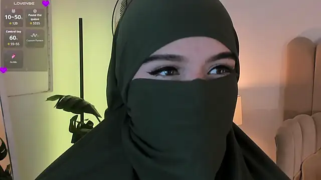 anna-henao online show from May 7, 2026, 8:58 pm