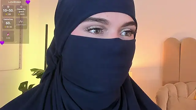 anna-henao online show from May 15, 2026, 11:12 pm