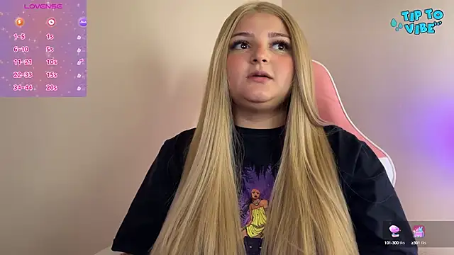 SweetPaige  online show from December 19, 2024, 7:40 pm