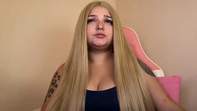 SweetPaige  online show from January 17, 2025, 8:11 pm
