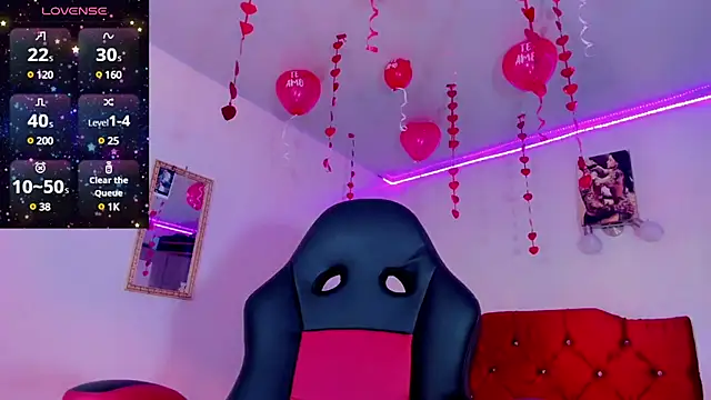 naomy  xx online show from February 19, 2025, 7:05 pm