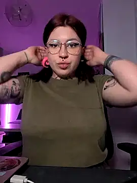 divine eve online show from November 3, 2025, 9:38 pm