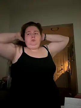 Snapshot of BBW2320 chatting on November 17, 2025, 10:43 am BBW2320 online show from November 17, 2025, 10:43 am