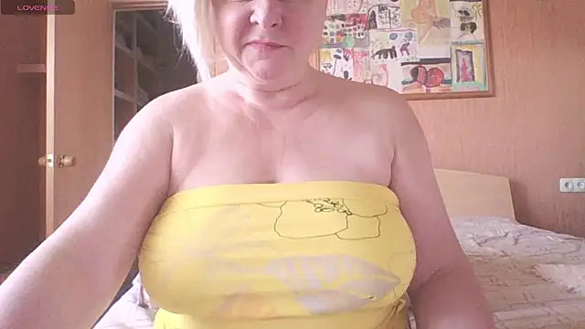 mira robinsonnn online show from April 24, 2026, 2:47 am